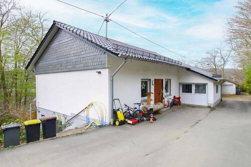 Außenansicht - 6 Zimmer Einfamilienhaus zum Kaufen in Siegen