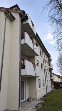 Außenansicht Südseite - Wohnen mit Weitblick: Helle 3-Zimmer-Dachgeschosswohnung mit Balkon in Kitzingen