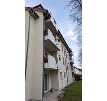 Wohnen mit Weitblick: Helle 3-Zimmer-Dachgeschosswohnung mit Balkon in Kitzingen