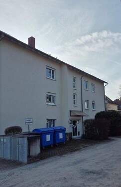 Haus + Eingang - 3 Zimmer Etagenwohnung zum Kaufen in Kitzingen