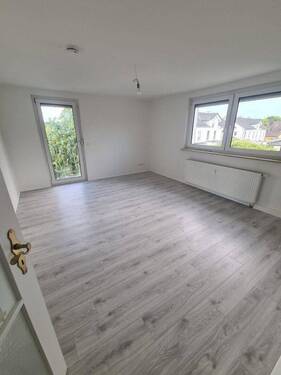 Zimmer 1 - Gepflegte 4-Zimmer-Wohnung mit Balkon und Garten