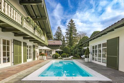 Gartenanlage mit Pool - Einzigartiges Villenanwesen inmitten prachtvollem Garten
