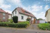 Straßenansicht - Sanierungsbedürftiges Wohnhaus mit Charme und großem Grundstück