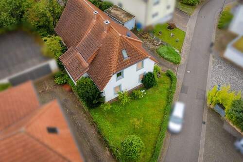 Luftansicht - Einfamilienhaus mit 131,00 m² in Ettlingen / Schöllbronn zum Kaufen