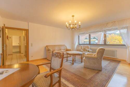 Wohn-Esszimmer mit Zugang zum Balkon - 2 Zimmer Etagenwohnung in Menden