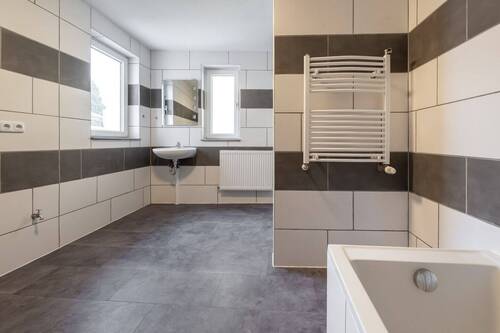 Badezimmer Wohnung Vorderhaus - 