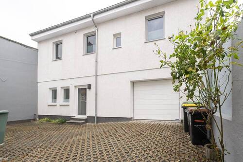 Hinterhaus - Mehrfamilienhaus, Wohnhaus mit 238,20 m&sup2; in Schleswig zum Kaufen