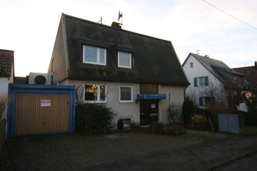 Haus_Straßenseite_2 - 8 Zimmer Einfamilienhaus zum Kaufen in Steinenbronn