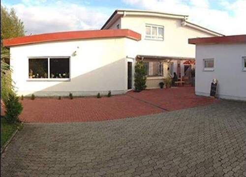 Aussenansicht - 2 Familienhaus mit Gewerbe-Büro-Praxisfläche -Seminaräume nutzbar - ohne Investionsstau