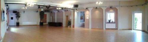 geräumiger Saal / Wohnbereich - Mehrfamilienhaus, Wohnhaus mit 410,00 m&sup2; in Fuldatal zum Kaufen