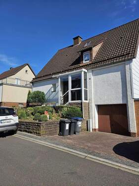 3 - 6 Zimmer Mehrfamilienhaus, Wohnhaus in Uslar