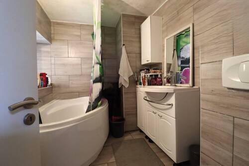 Badezimmer Erdgeschoss - Doppelhaushälfte mit 140,00 m&sup2; in Wassertrüdingen zum Kaufen