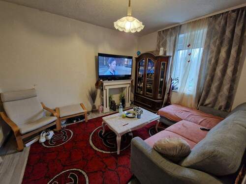 Erdgeschoss Zimmer - 1 Zimmer Mehrfamilienhaus, Wohnhaus in Neunkirchen