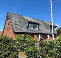 Attraktives Doppelhaus mit 6 Wohnungen und einer Doppelgarage am Lister Königshafen - List auf Sylt