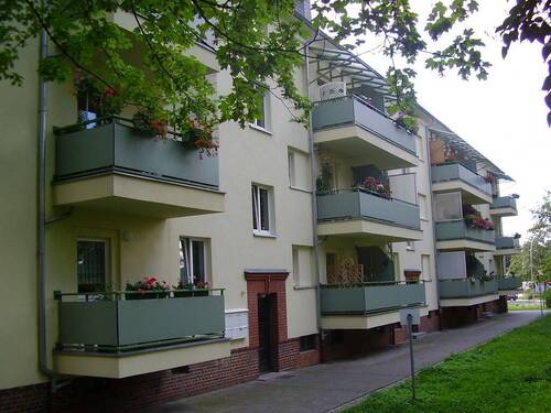 Balkonansicht - Balkonwohnung mit Tageslichtbad und guter Anbindung an den ÖPNV