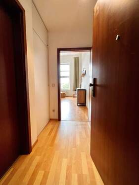 Eingangsbereich mit Einbauschrank - 