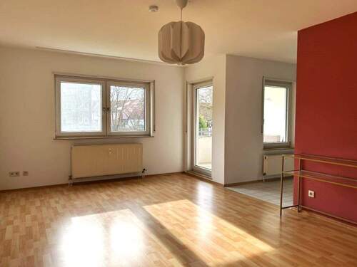 Wohnzimmer - 2 Zimmer Etagenwohnung zum Kaufen in Mannheim