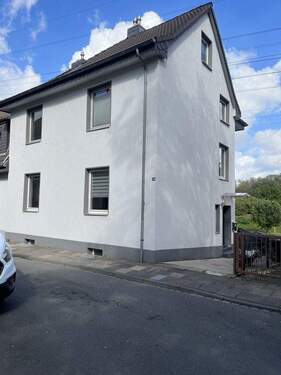 Hausansicht - Geräumiges 6-Zimmer Reihenhaus in Duisburg-Süden