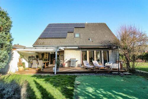 Rückansicht - Perfektes Familiendomizil in begehrter, familienfreundlicher Lage von Troisdorf