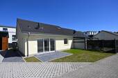 Außenansicht - Erstbezug: Moderne, energieeffiziente Doppelhaushälfte in ruhiger Lage!