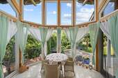 Wintergarten mit Zugang zur Terrasse und Garten - 