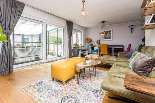 Wohnzimmer - Modernes Einfamilienhaus mit schönem Garten in Berlin-Wartenberg