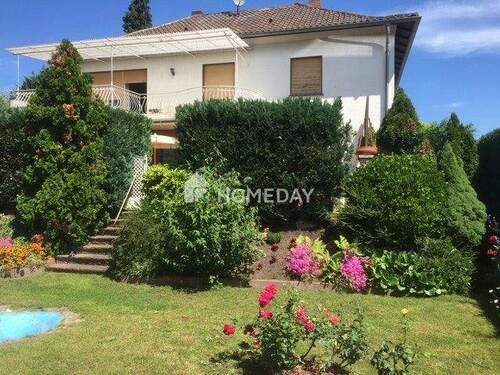 Außenansicht mit Garten 1 - Exklusives Eigenheim mit großzügigem Gartenparadies - Ihr Rückzugsort zum Wohlfühlen