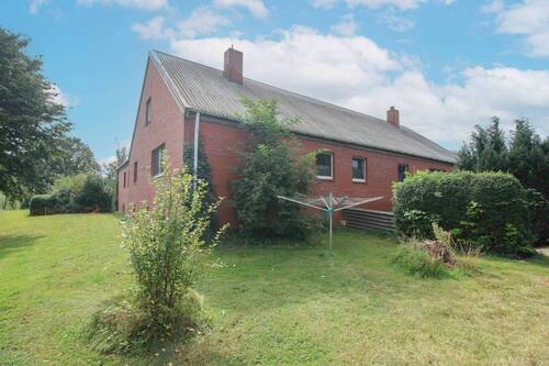 Seitenansicht - Einfamilienhaus mit 310,70 m&sup2; in Tröndel zum Kaufen