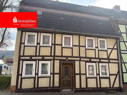 Straßenansicht - Sanierungsobjekt mit historischem Charme!