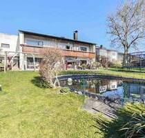 Großzügiges Familienidyll mit Badeteich, Gartenparadies & viel Potenzial - Velden