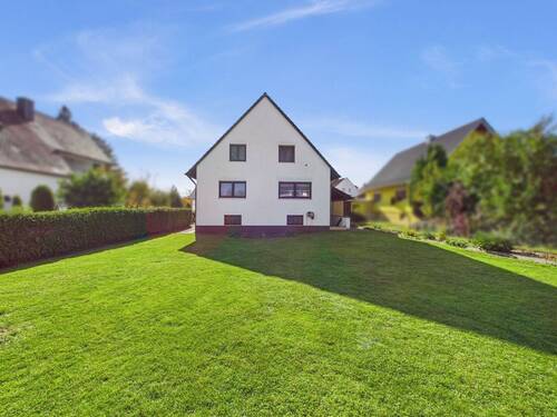 Garten und Gebäuderückansicht - Mehrfamilienhaus, Wohnhaus mit 175,30 m² in Ingolstadt zum Kaufen