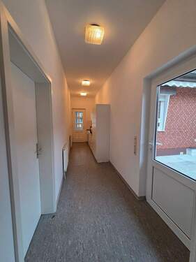 Flur zum Hauswirtschaftsraum - 