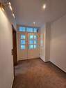 Flur und Eingangstür - 