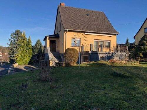 Hausansicht mit Eingang - 