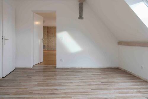 Büro 1. Obergeschoss - 7 Zimmer Mehrfamilienhaus, Wohnhaus in Fürth