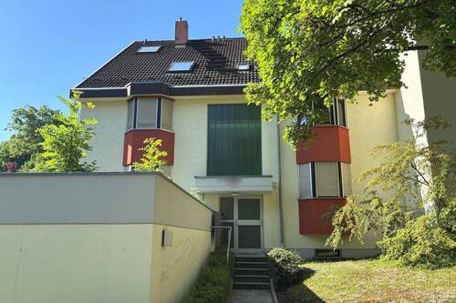 Ansicht Hauseingang - 2 Zimmer Etagenwohnung zum Kaufen in Stuttgart