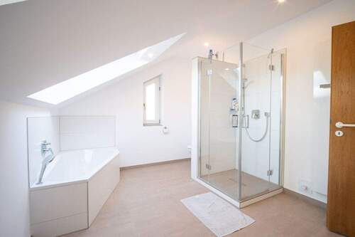 Tageslichtbadezimmer OG - 