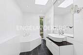 Eltern Bad en Suite mit Fußbodenheizung und Oberlicht - 