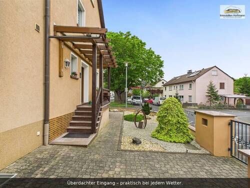 22_Vorbereich_Ueberdachter_Eingang - 