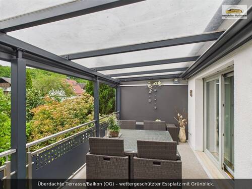 02_Ueberdachte_Terrasse_Balkon_OG - 8 Zimmer Mehrfamilienhaus, Wohnhaus zum Kaufen in Hösbach