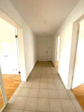 Diele - Etagenwohnung mit 92,00 m² in Düsseldorf zur Miete