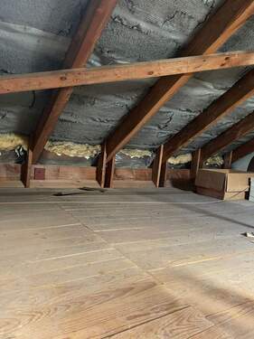 Bodenraum ausgedielt, Dämmung - 