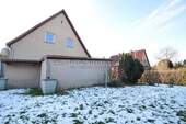 Gartenansicht Haus und Garage - 