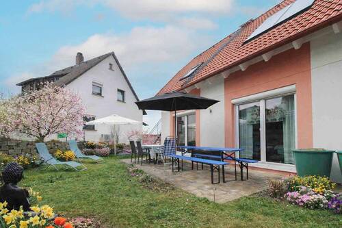 Garten (Sommer) - 5 Zimmer Einfamilienhaus zum Kaufen in Röttenbach