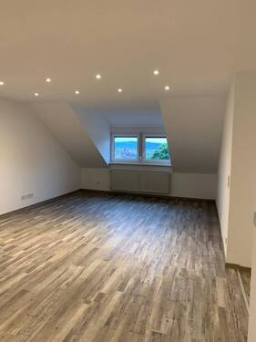 Bild 1 - Frisch renovierte 3-ZKB Wohnung in VK-Wehrden