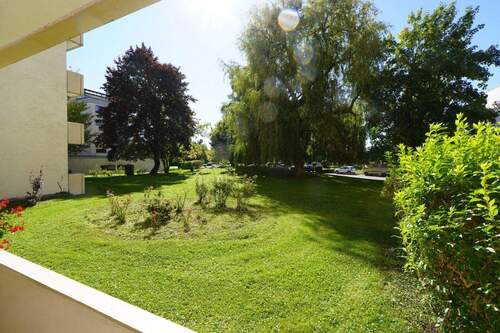 Sicht zur Außenanlage - 3 Zimmer Etagenwohnung zum Kaufen in Biberach