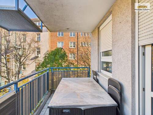 Überdachter Balkon am Wohnzimmer – Platz für Esstisch_05 - 