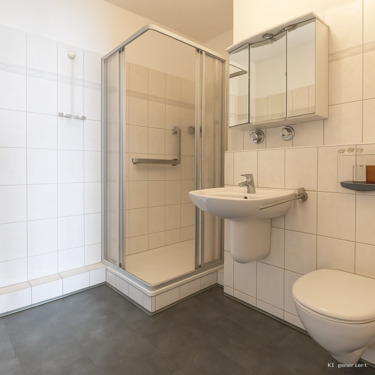 Das modern geflieste Duschbad - 