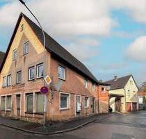 Viel Raum für Familie, Selbstständigkeit oder kreative Wohnideen - großes Wohnhaus mit Scheune - Wilhermsdorf