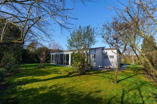 Blick auf Terrasse und Garten - 